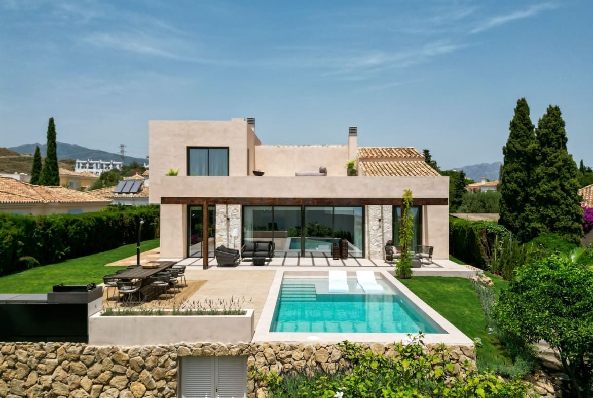 Villa Minoo luxury villa with sea views in El Paraiso Benahavis by MDR