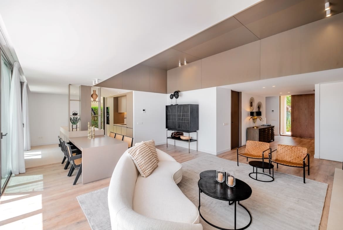 Villa Minoo luxury villa with sea views in El Paraiso Benahavis by MDR