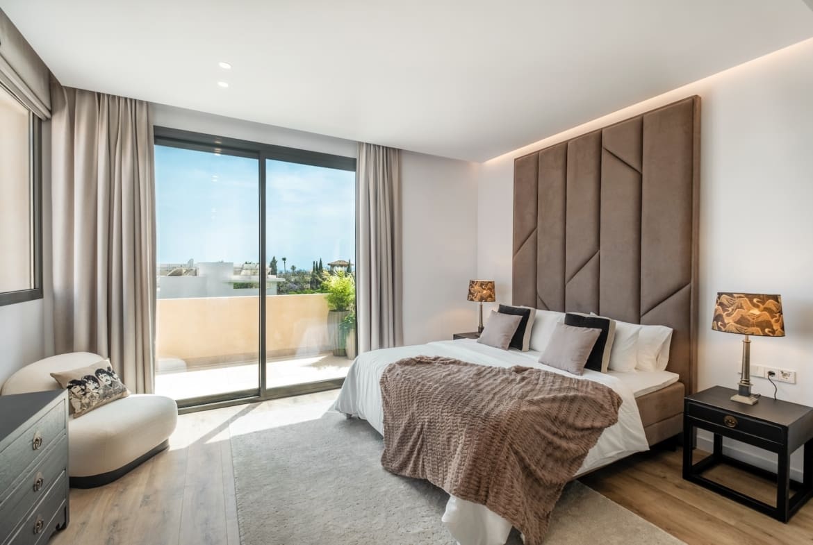 Villa Minoo luxury villa with sea views in El Paraiso Benahavis by MDR