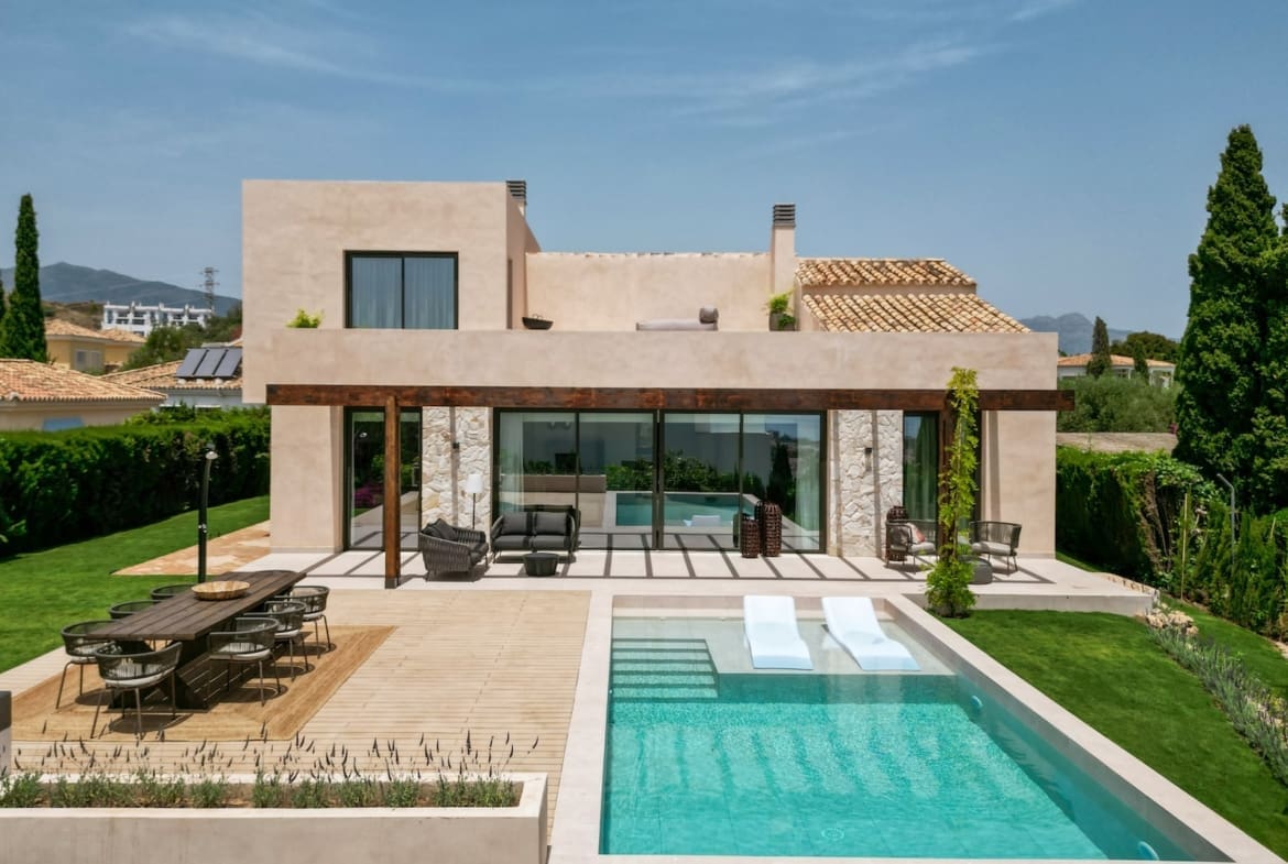 Villa Minoo luxury villa with sea views in El Paraiso Benahavis by MDR