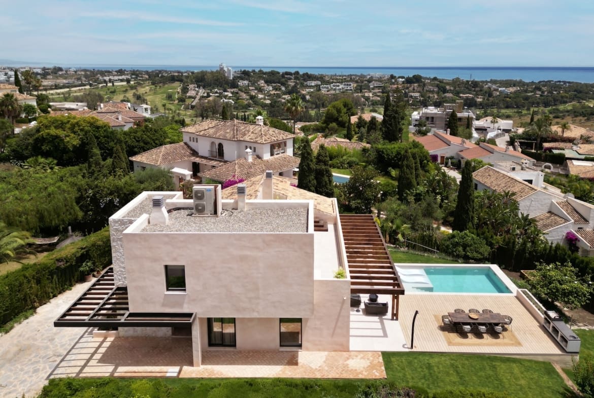 Villa Minoo luxury villa with sea views in El Paraiso Benahavis by MDR