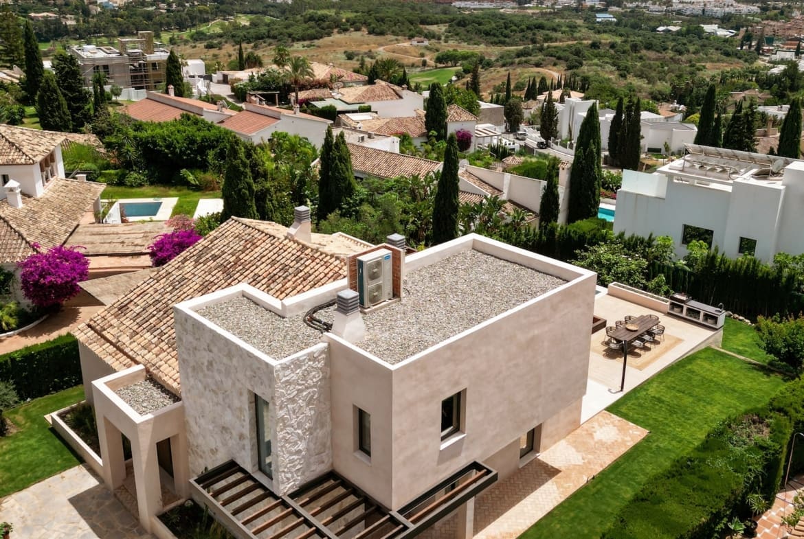 Villa Minoo luxury villa with sea views in El Paraiso Benahavis by MDR