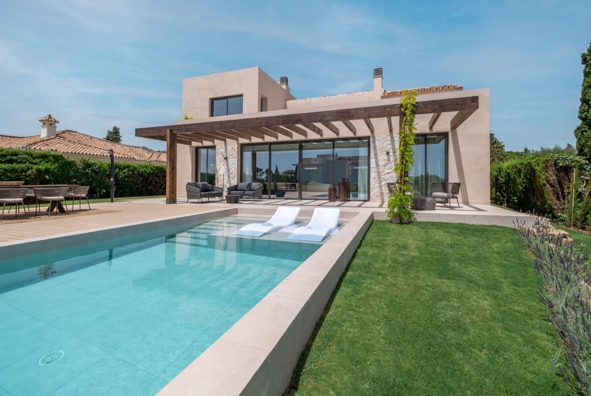 Villa Minoo luxury villa with sea views in El Paraiso Benahavis by MDR