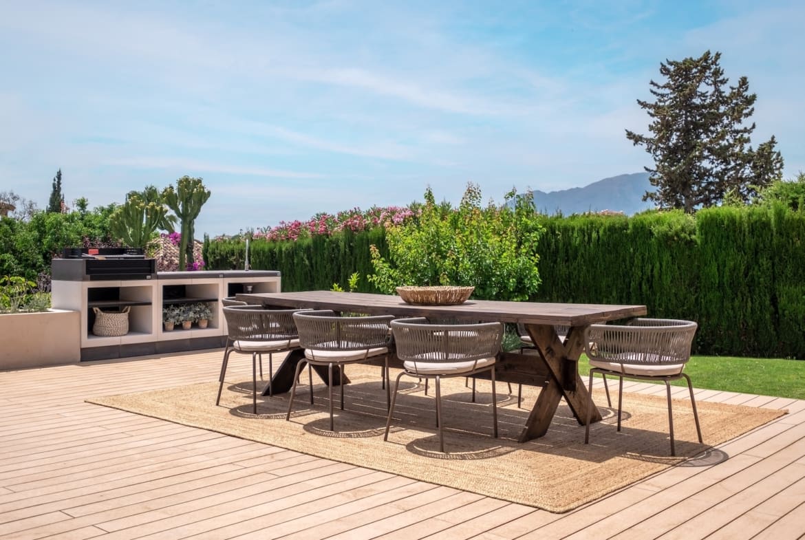 Villa Minoo luxury villa with sea views in El Paraiso Benahavis by MDR