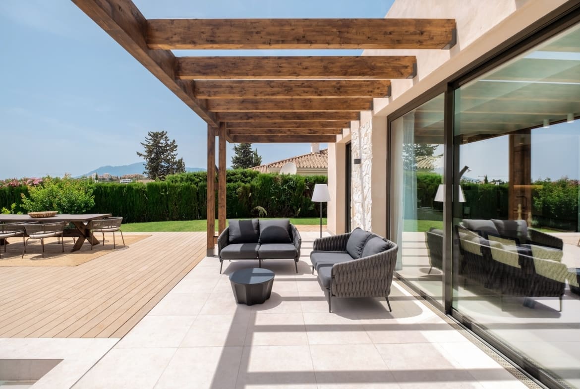 Villa Minoo luxury villa with sea views in El Paraiso Benahavis by MDR