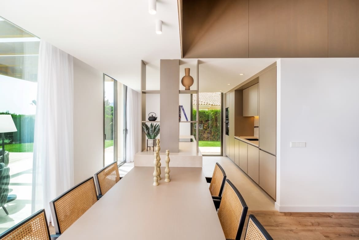 Villa Minoo luxury villa with sea views in El Paraiso Benahavis by MDR