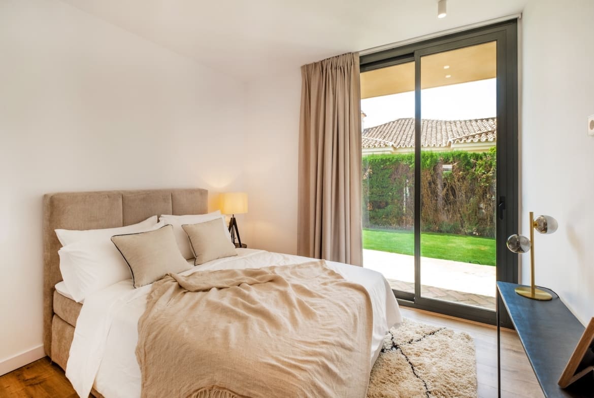 Villa Minoo luxury villa with sea views in El Paraiso Benahavis by MDR