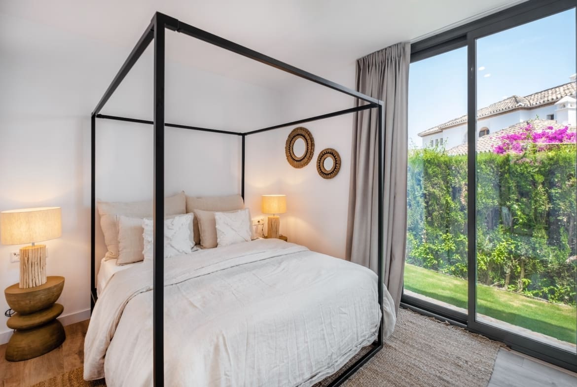 Villa Minoo luxury villa with sea views in El Paraiso Benahavis by MDR