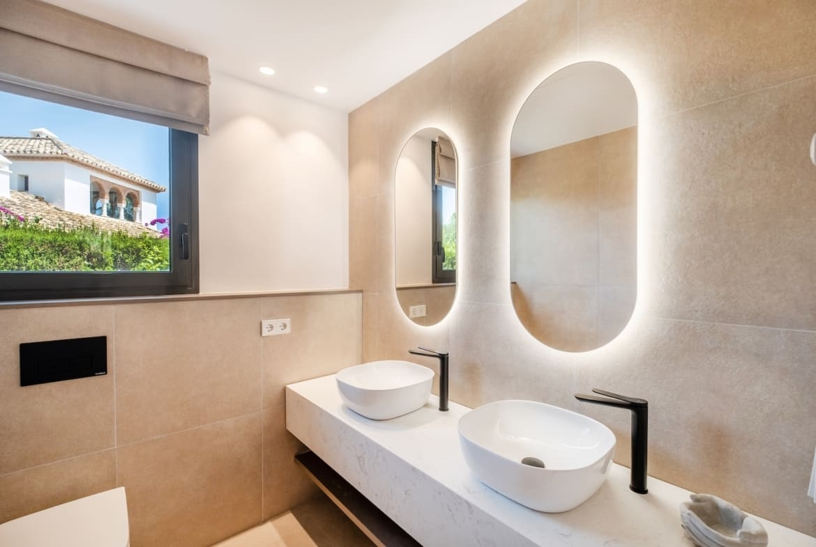 Villa Minoo luxury villa with sea views in El Paraiso Benahavis by MDR