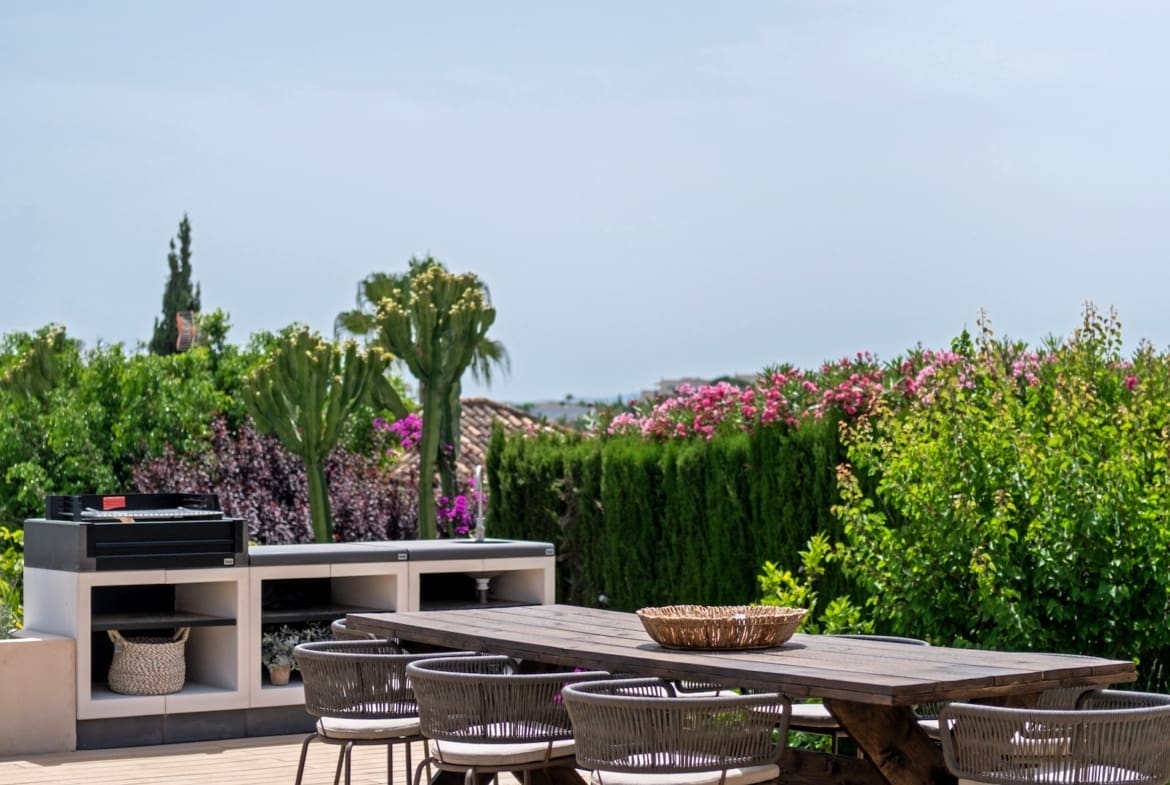 Villa Minoo luxury villa with sea views in El Paraiso Benahavis by MDR