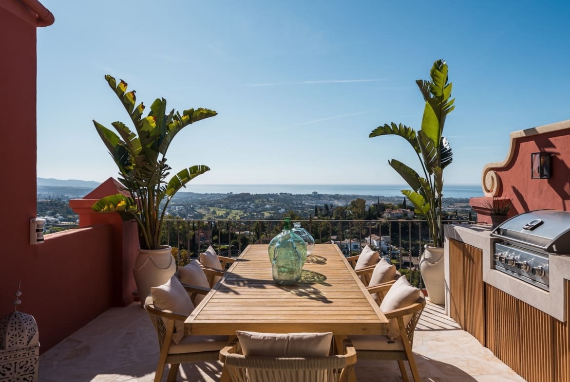 Penthouse Luzalta in Benahavís with panoramic sea views MDR Luxury Homes