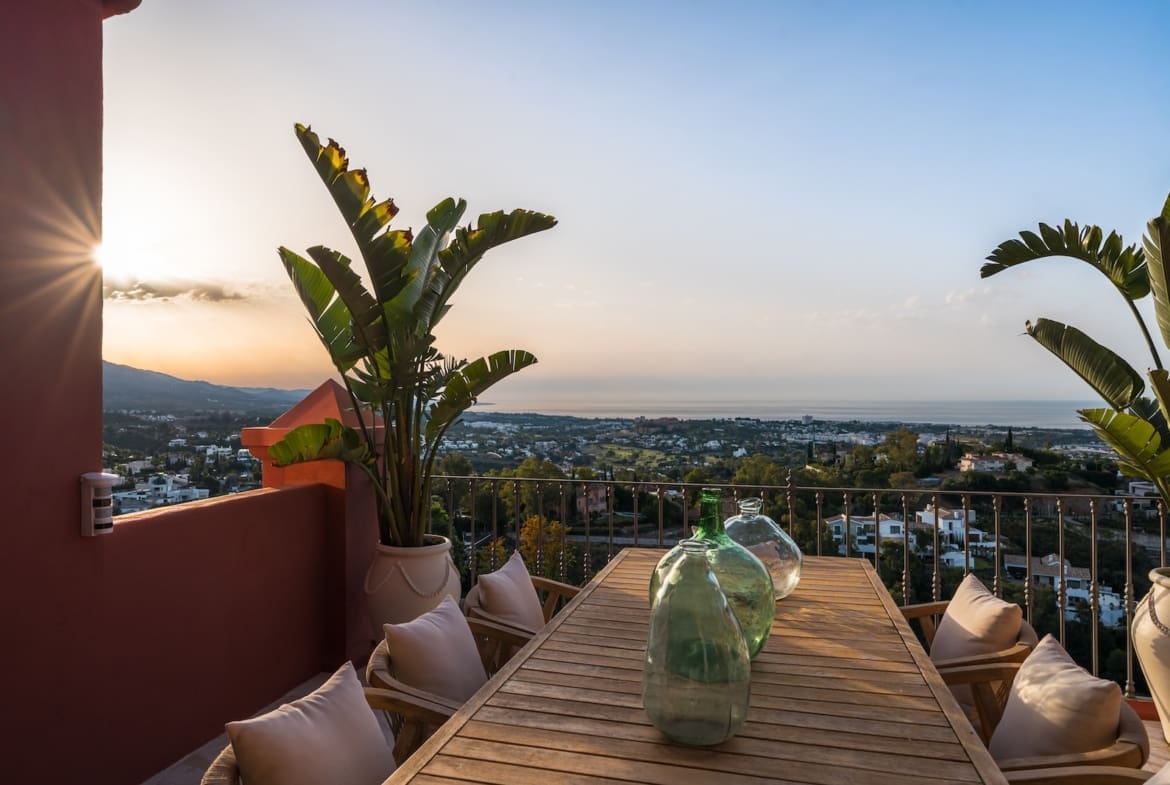 Penthouse Luzalta in Benahavís with panoramic sea views MDR Luxury Homes