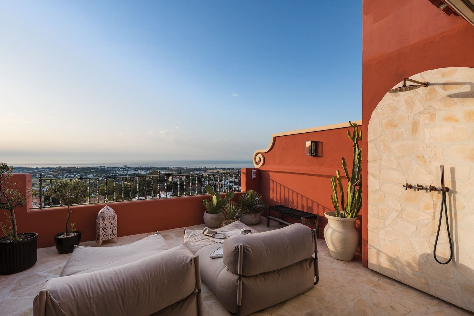 Penthouse Luzalta in Benahavís with panoramic sea views MDR Luxury Homes