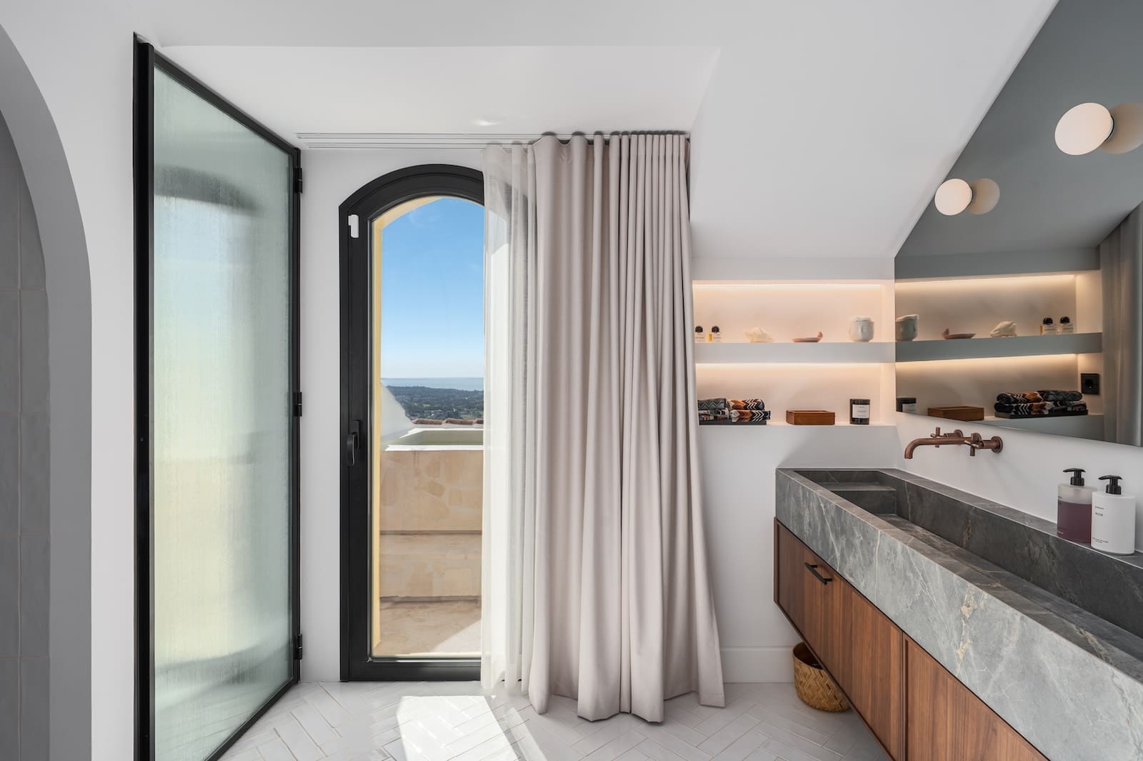 Penthouse Luzalta in Benahavís with panoramic sea views MDR Luxury Homes