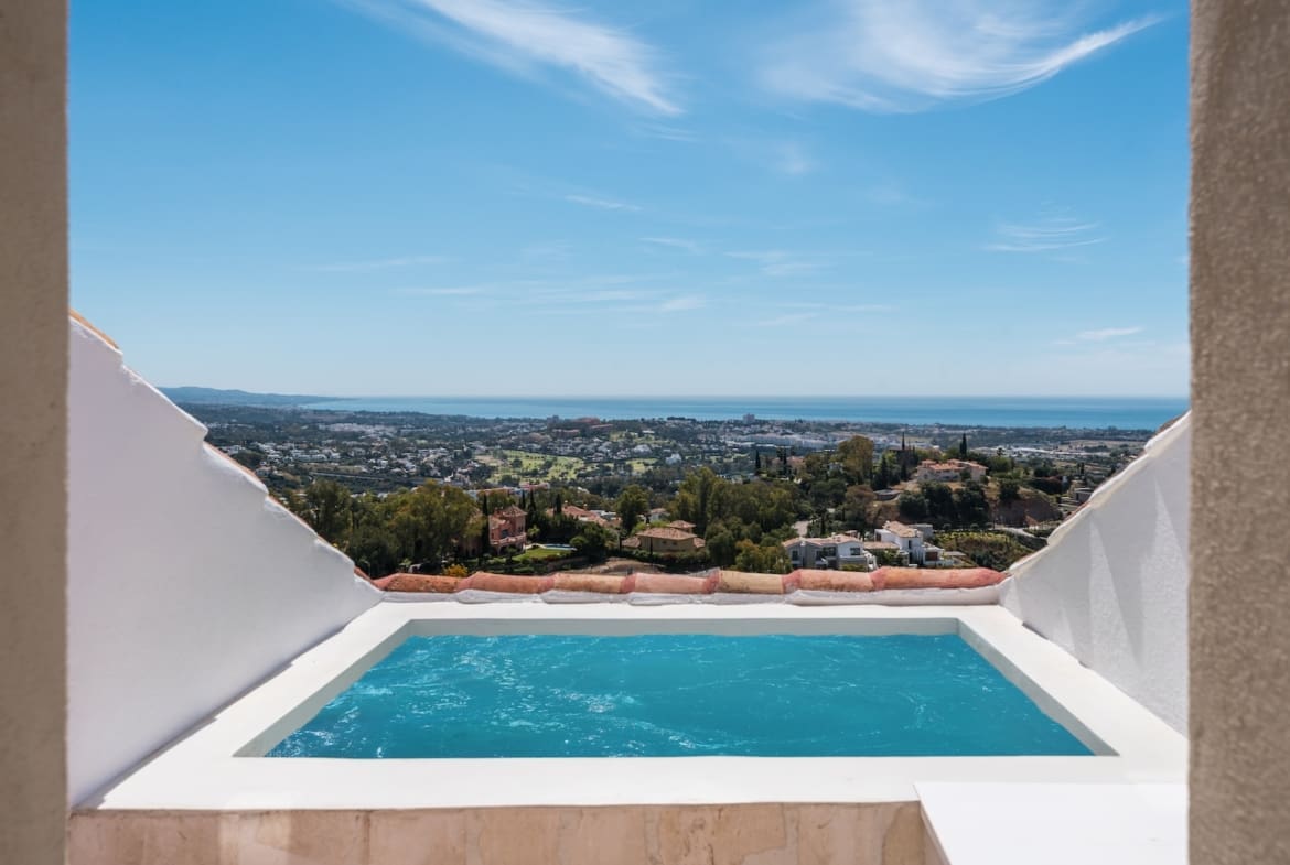 Penthouse Luzalta in Benahavís with panoramic sea views MDR Luxury Homes