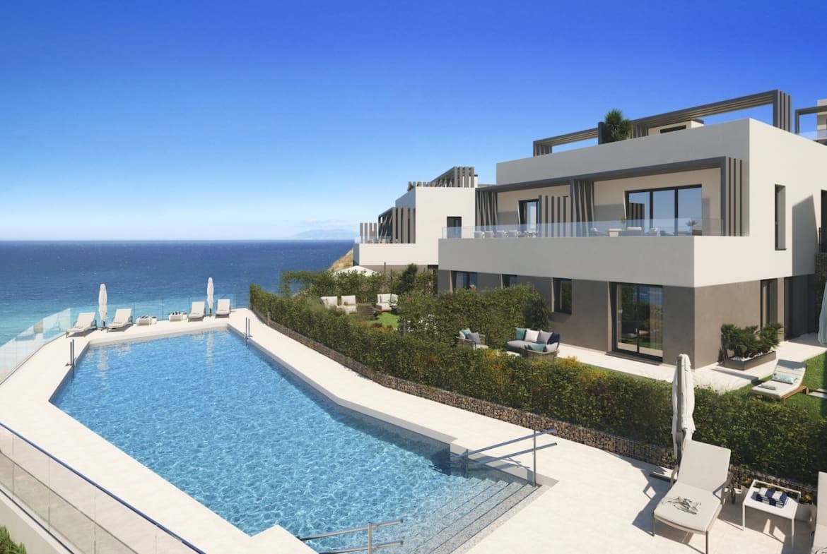 Castillo Vista Mar – modern sea view townhouses in Torrox Costa with shared infinity pool, MDR Luxury Homes