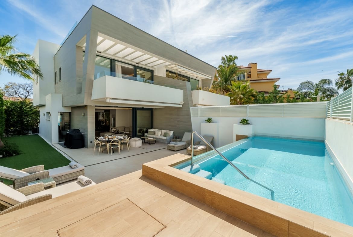 Azure modern semi-detached villa in Puerto Banus with pool and rooftop jacuzzi MDR Luxury Homes