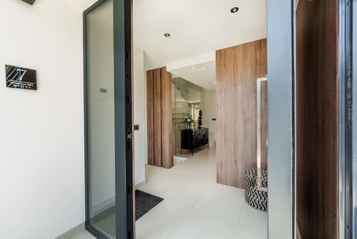 Azure modern semi-detached villa in Puerto Banus with pool and rooftop jacuzzi MDR Luxury Homes