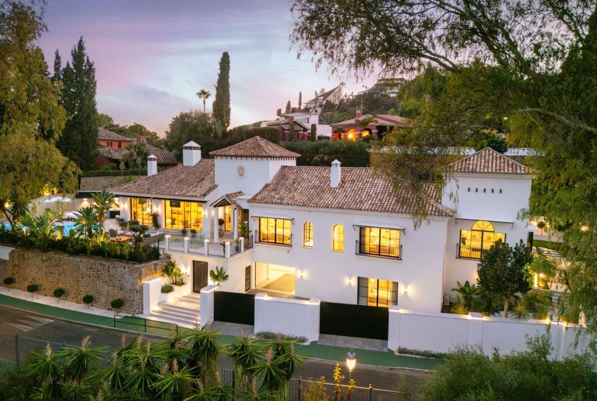 Villa Skyfall luxury golf front villa in La Quinta Benahavís with panoramic mountain views MDR Luxury Homes 01 Villa Skyfall luxury golf front villa in La Quinta Benahavís with panoramic mountain views – MDR Luxury Homes