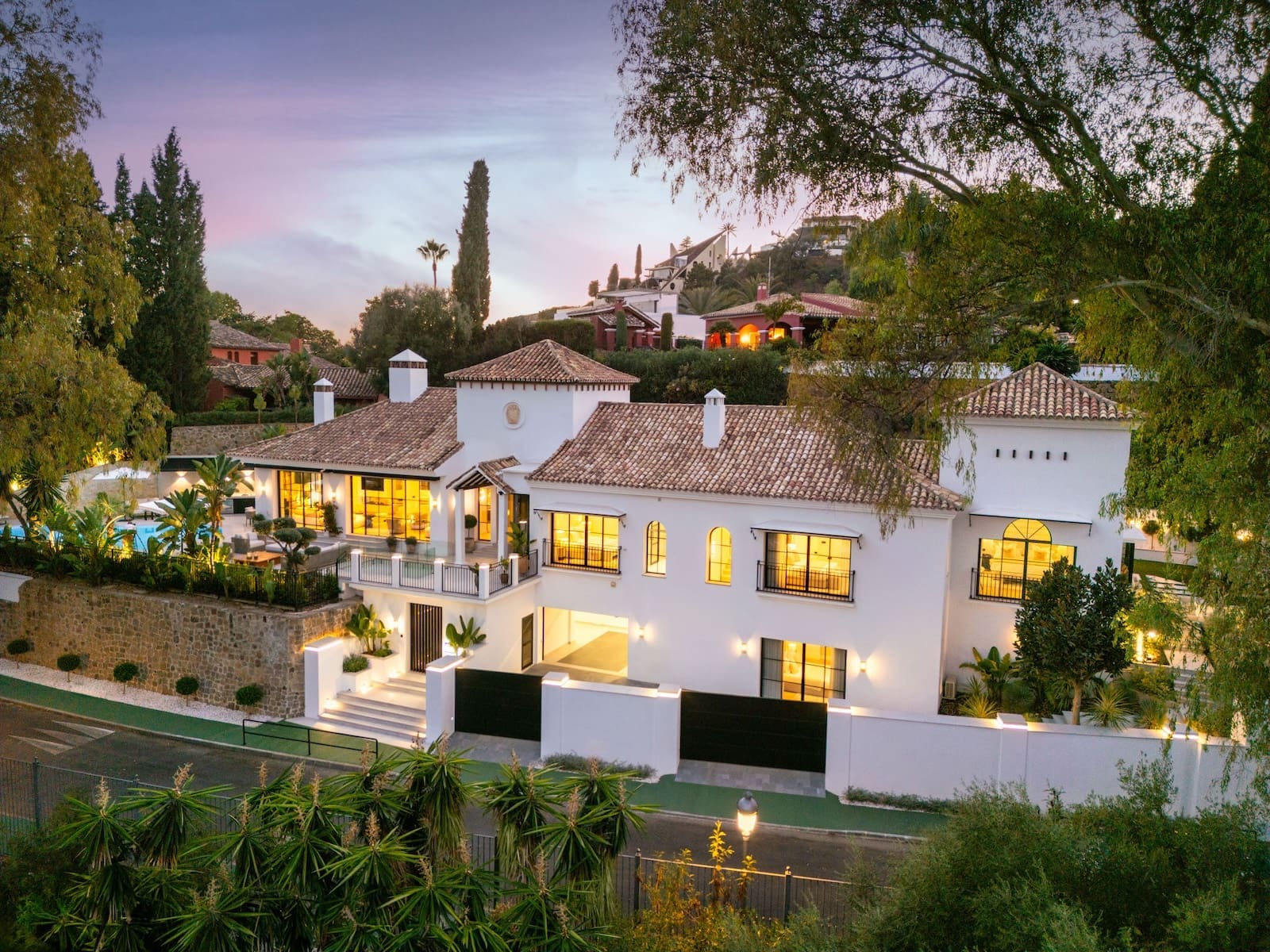Villa Skyfall luxury golf front villa in La Quinta Benahavís with panoramic mountain views MDR Luxury Homes 01 Villa Skyfall luxury golf front villa in La Quinta Benahavís with panoramic mountain views – MDR Luxury Homes