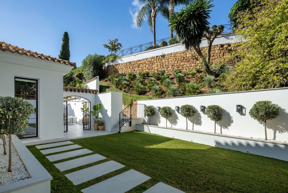 Villa Skyfall luxury golf front villa in La Quinta Benahavís with panoramic mountain views MDR Luxury Homes 19 Villa Skyfall luxury golf front villa in La Quinta Benahavís with panoramic mountain views – MDR Luxury Homes