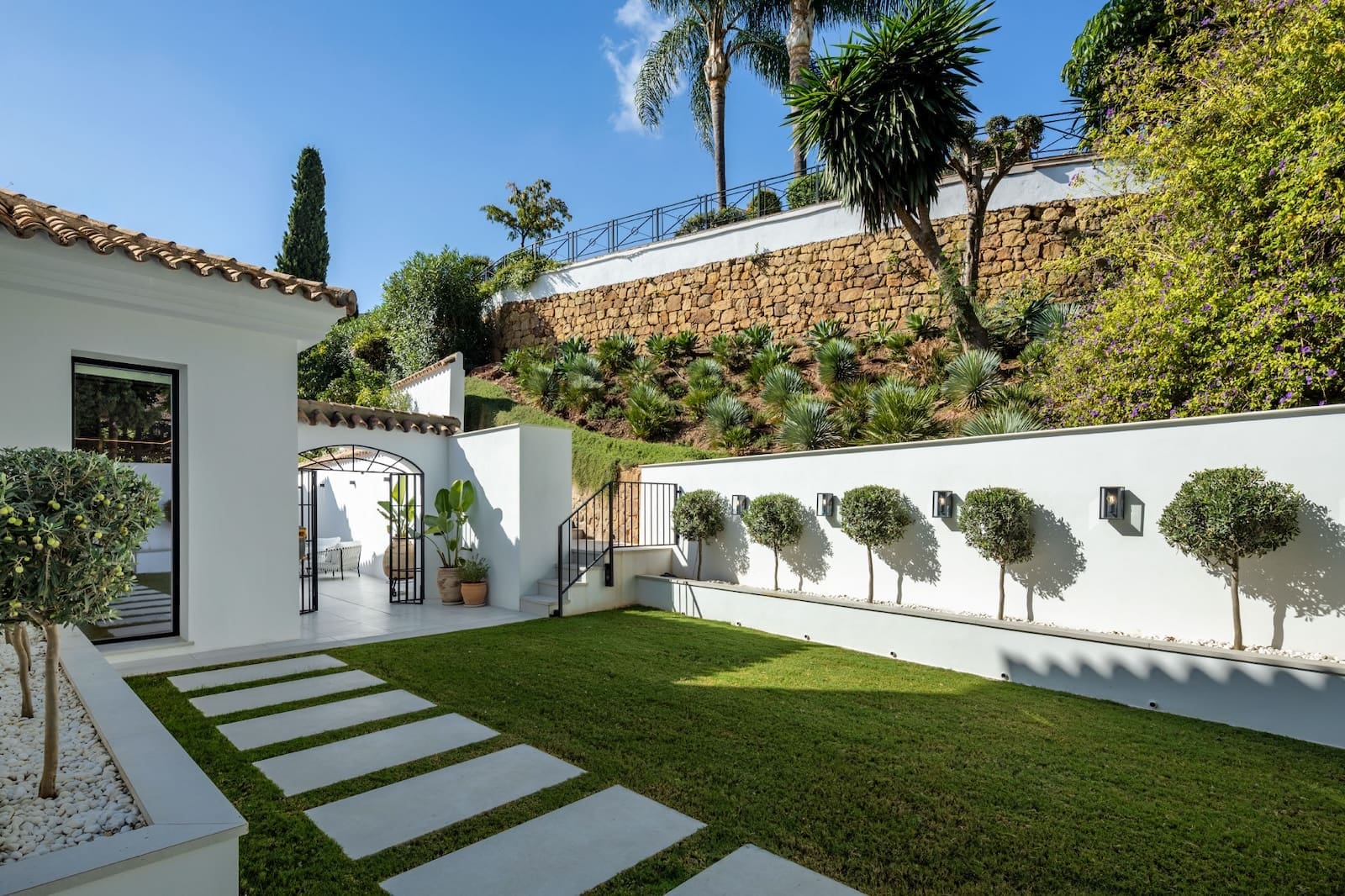 Villa Skyfall luxury golf front villa in La Quinta Benahavís with panoramic mountain views MDR Luxury Homes 19 Villa Skyfall luxury golf front villa in La Quinta Benahavís with panoramic mountain views – MDR Luxury Homes