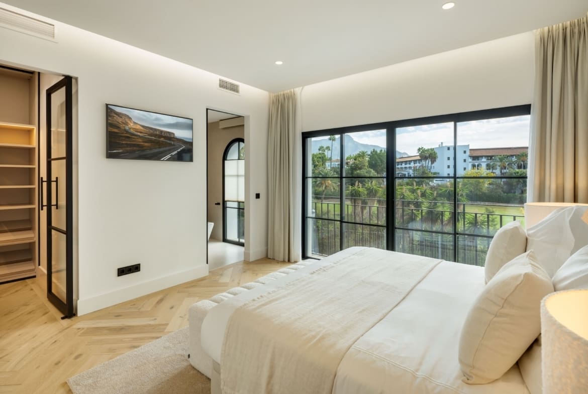 Villa Skyfall luxury golf front villa in La Quinta Benahavís with panoramic mountain views MDR Luxury Homes 22 Villa Skyfall luxury golf front villa in La Quinta Benahavís with panoramic mountain views – MDR Luxury Homes