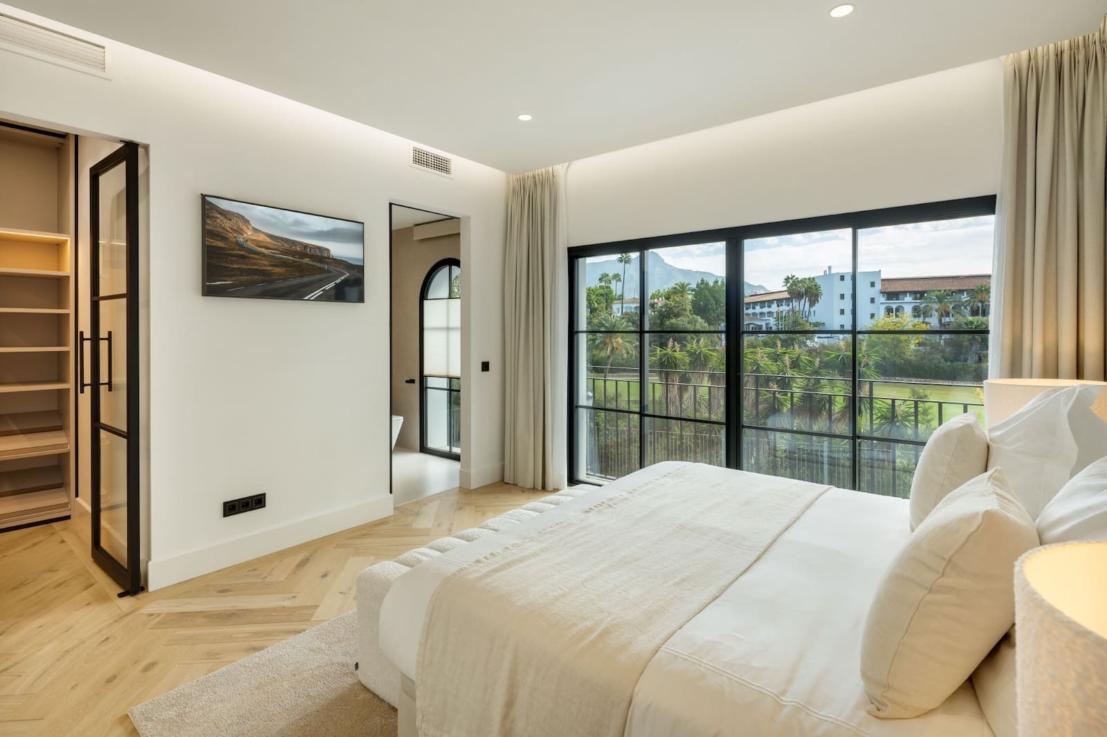 Villa Skyfall luxury golf front villa in La Quinta Benahavís with panoramic mountain views MDR Luxury Homes 22 Villa Skyfall luxury golf front villa in La Quinta Benahavís with panoramic mountain views – MDR Luxury Homes