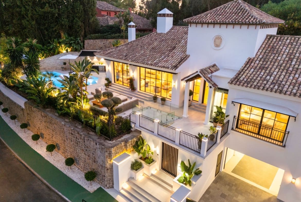 Villa Skyfall luxury golf front villa in La Quinta Benahavís with panoramic mountain views - MDR Luxury Homes