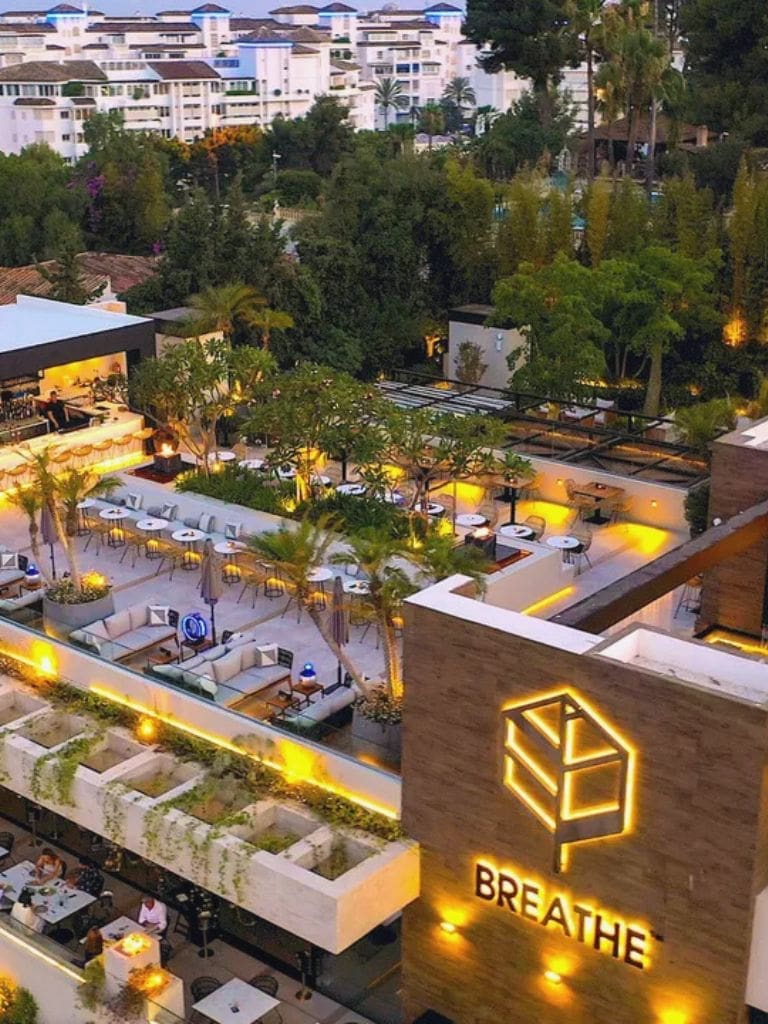 Breathe Marbella,Restaurant terras in Nueva Andalucía