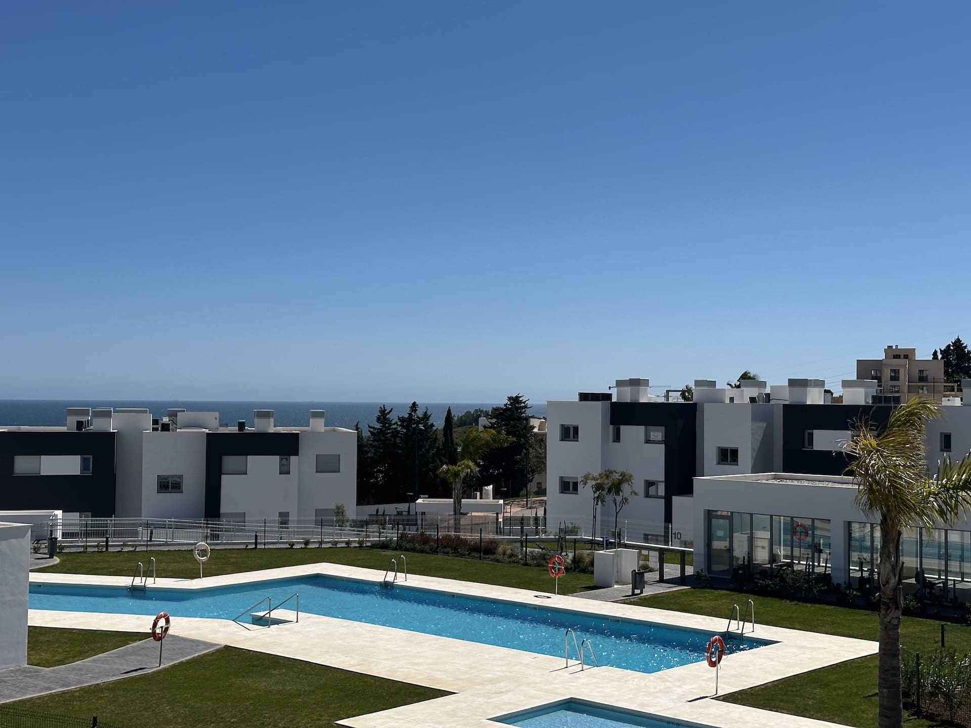 Modern apartment Valle Romano Estepona with pool and sea view MDR Luxury Homes
