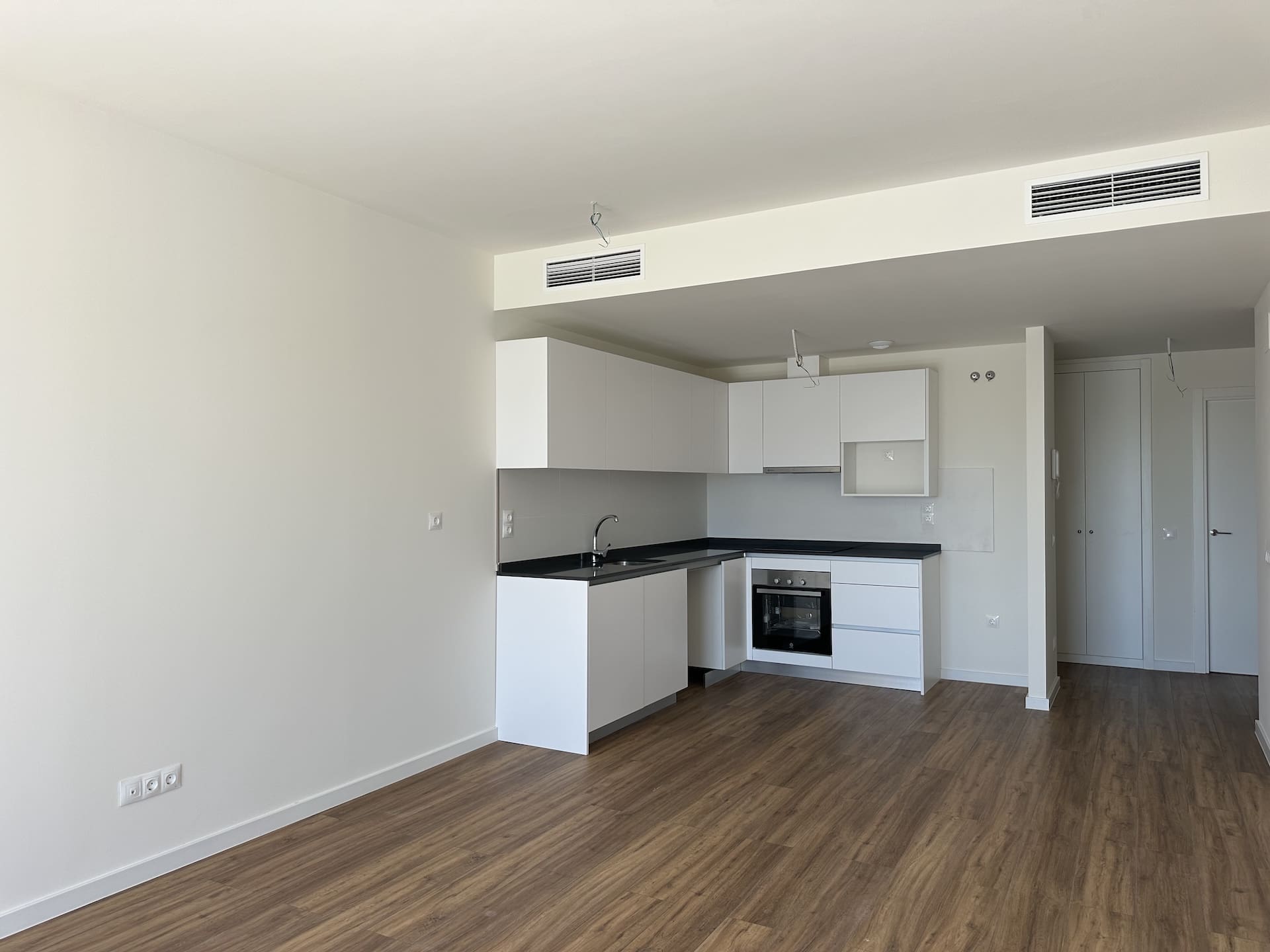 Modern apartment Valle Romano Estepona with pool and sea view MDR Luxury Homes