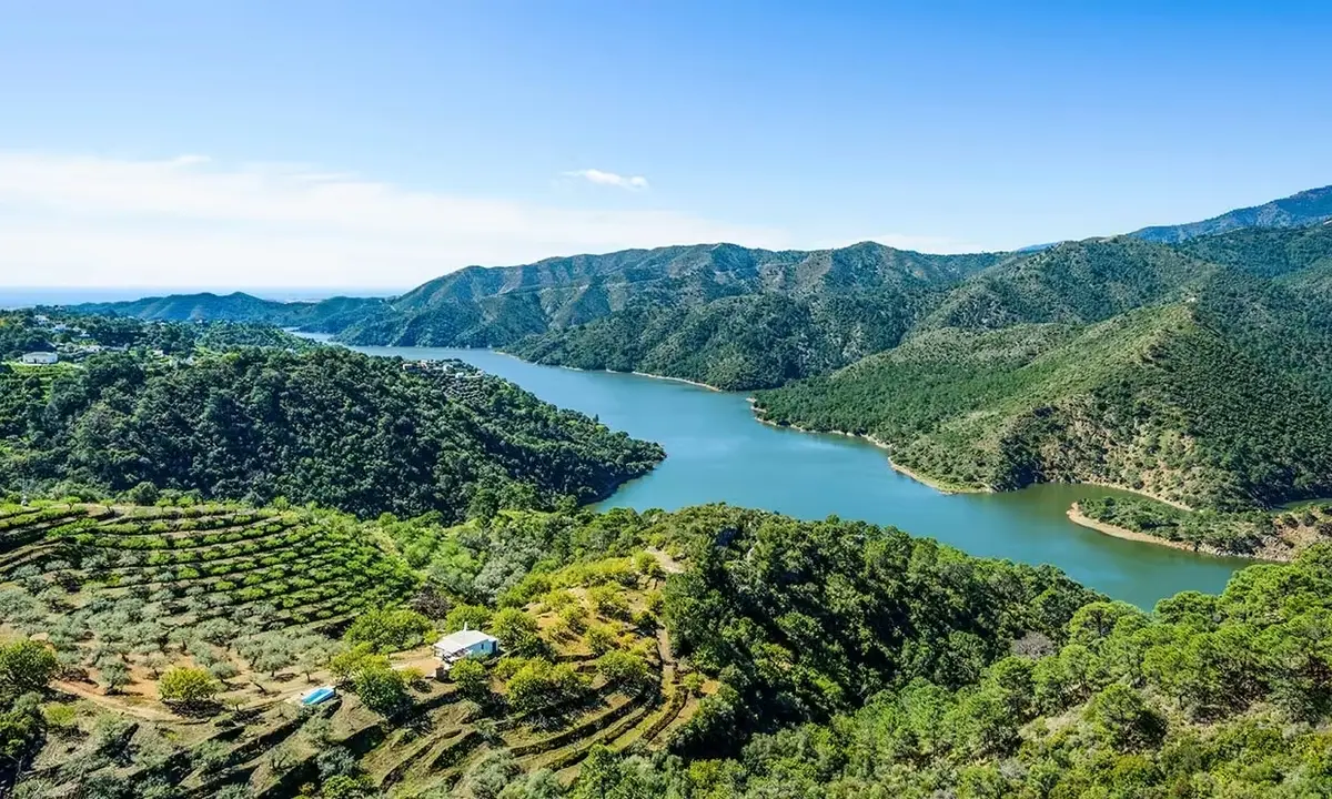 ISTÁN Leven tussen bergen en water