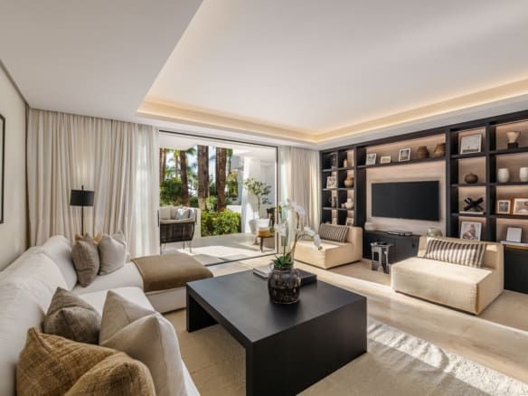 Luxury apartment Aura 7 Marbella Golden Mile terrace pool view MDR Luxury Homes