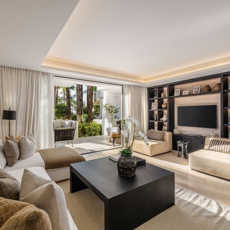 Luxury apartment Aura 7 Marbella Golden Mile terrace pool view MDR Luxury Homes