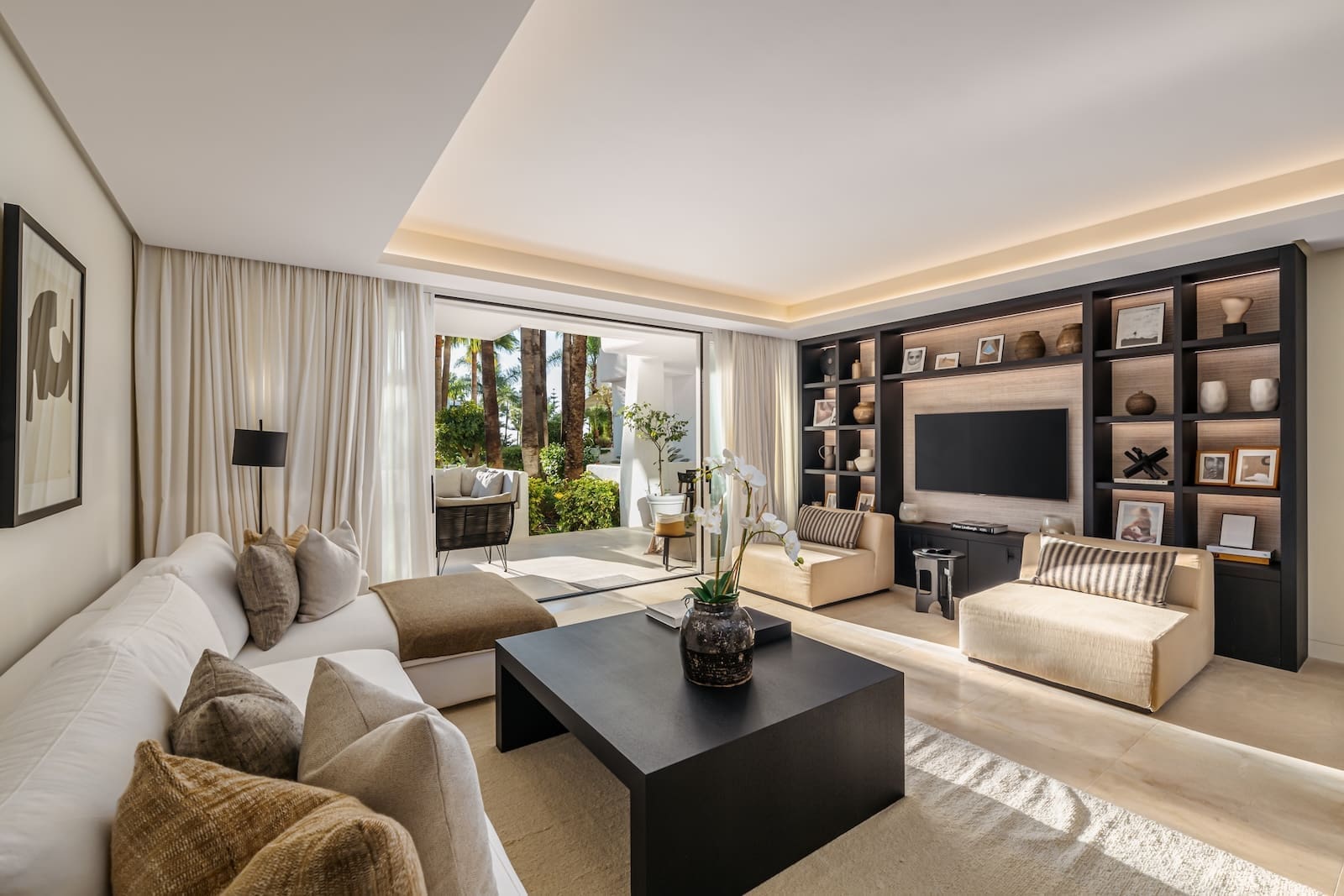 Luxury apartment Aura 7 Marbella Golden Mile terrace pool view MDR Luxury Homes