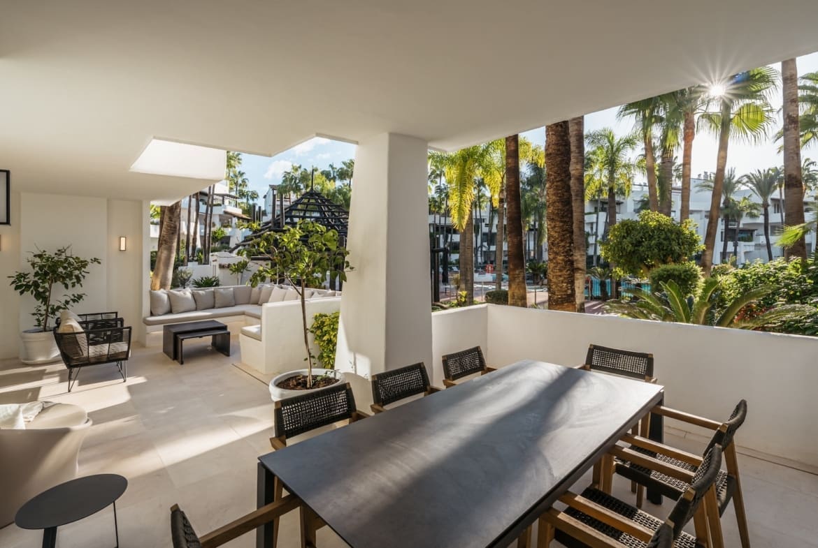 Luxury apartment Aura 7 Marbella Golden Mile terrace pool view MDR Luxury Homes