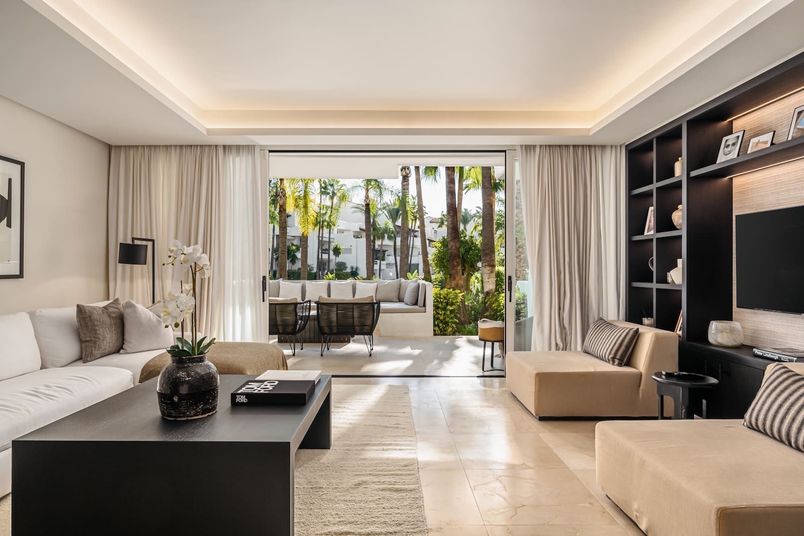 Luxury apartment Aura 7 Marbella Golden Mile terrace pool view MDR Luxury Homes