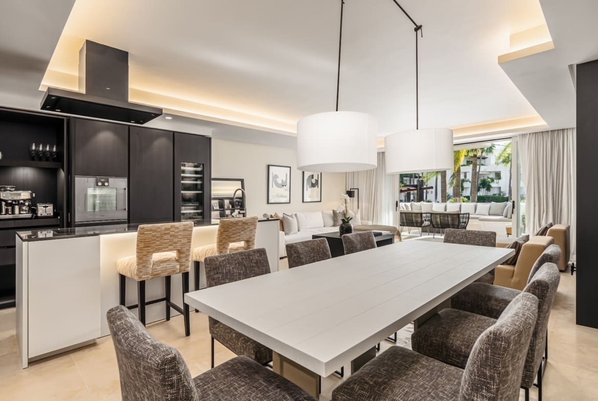 Luxury apartment Aura 7 Marbella Golden Mile terrace pool view MDR Luxury Homes
