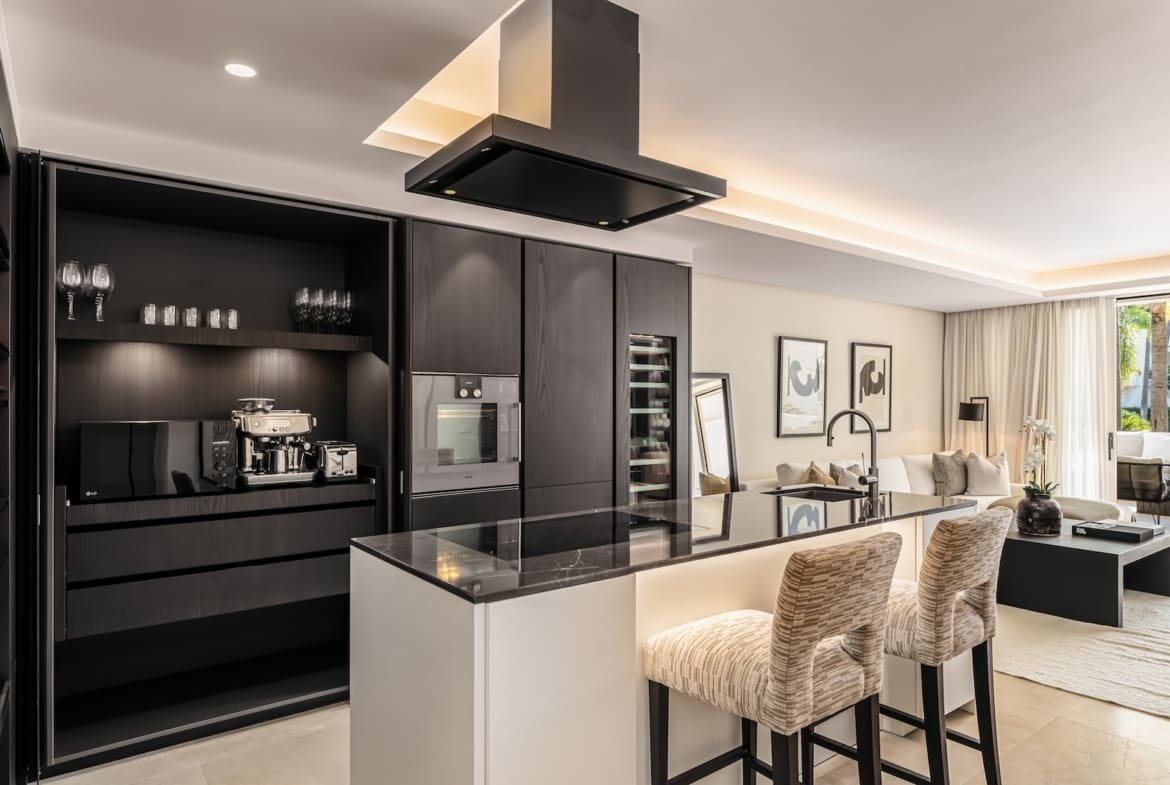 Luxury apartment Aura 7 Marbella Golden Mile terrace pool view MDR Luxury Homes