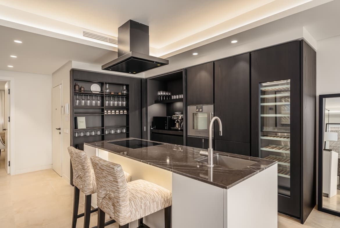 Luxury apartment Aura 7 Marbella Golden Mile terrace pool view MDR Luxury Homes
