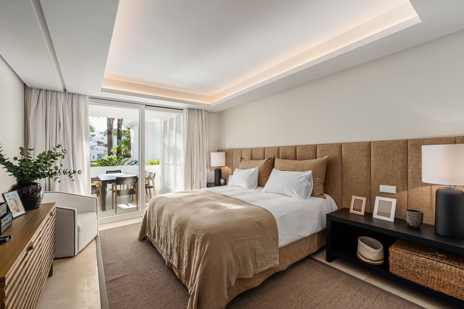 Luxury apartment Aura 7 Marbella Golden Mile terrace pool view MDR Luxury Homes