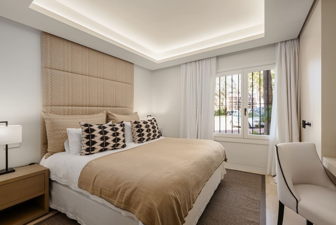 Luxury apartment Aura 7 Marbella Golden Mile terrace pool view MDR Luxury Homes