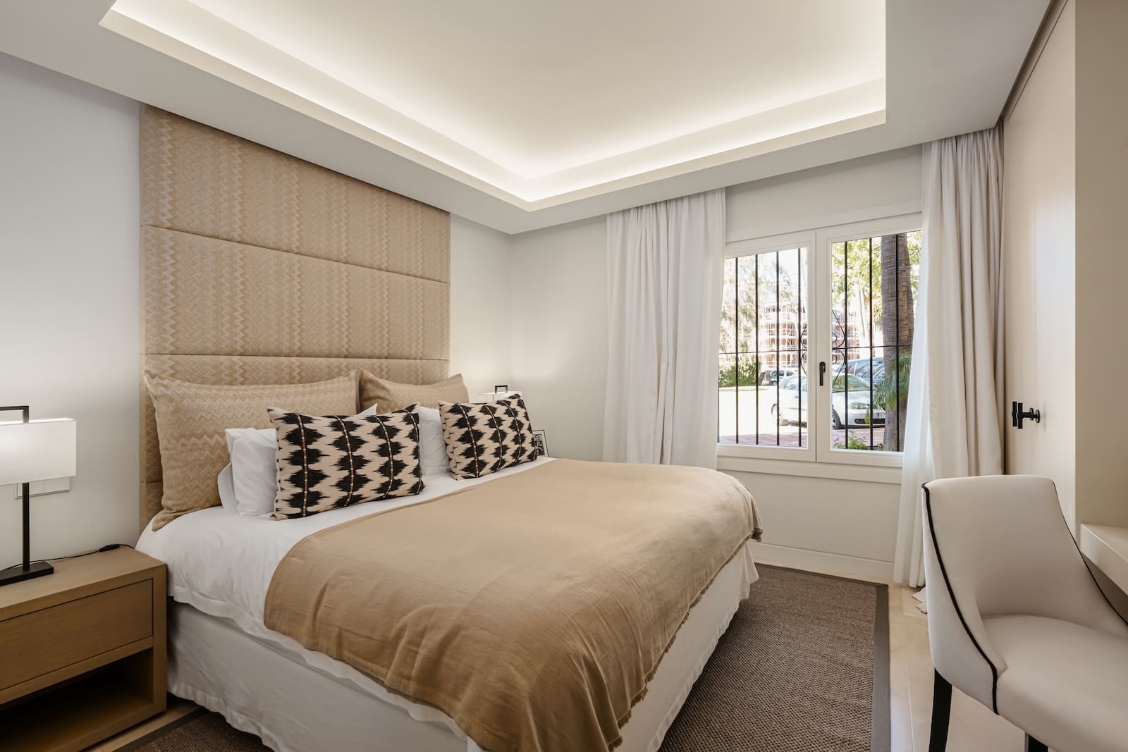 Luxury apartment Aura 7 Marbella Golden Mile terrace pool view MDR Luxury Homes