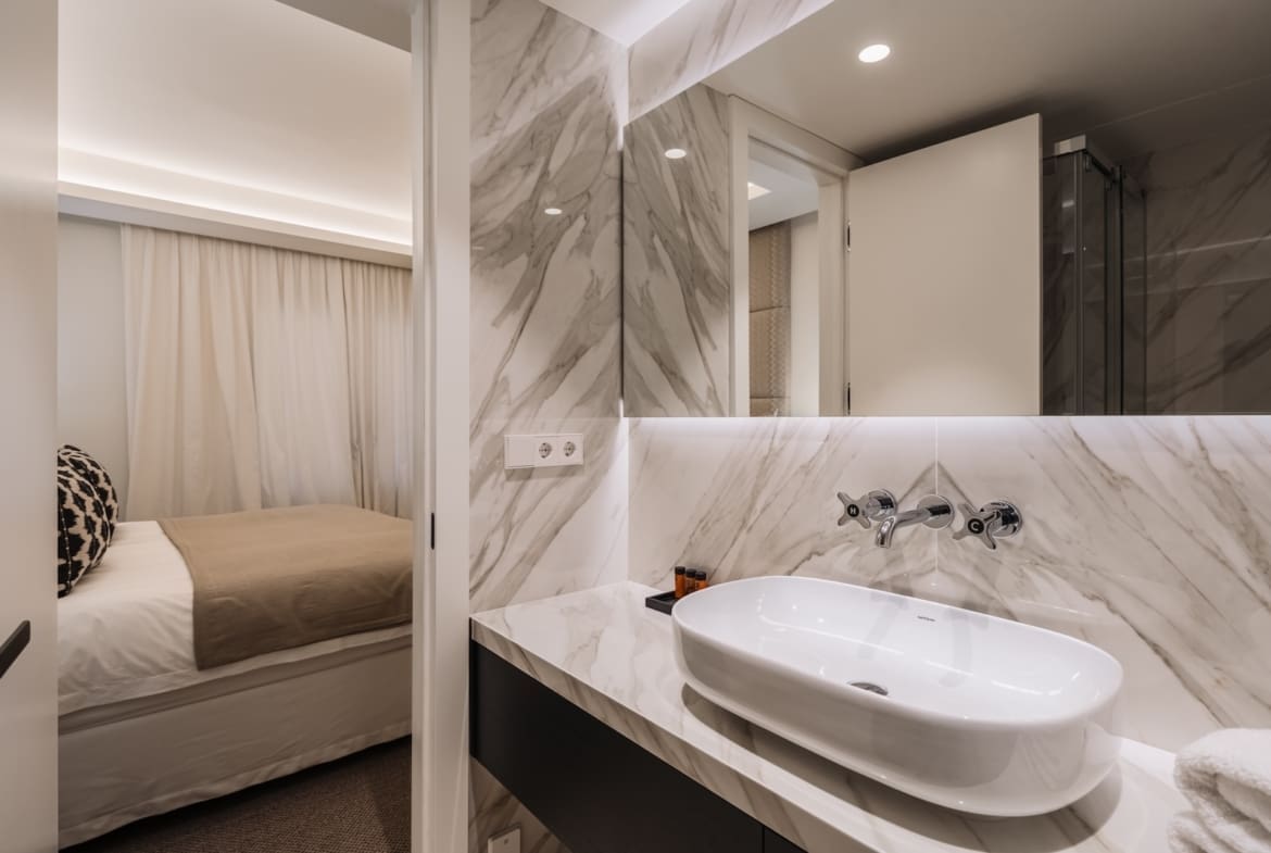 Luxury apartment Aura 7 Marbella Golden Mile terrace pool view MDR Luxury Homes