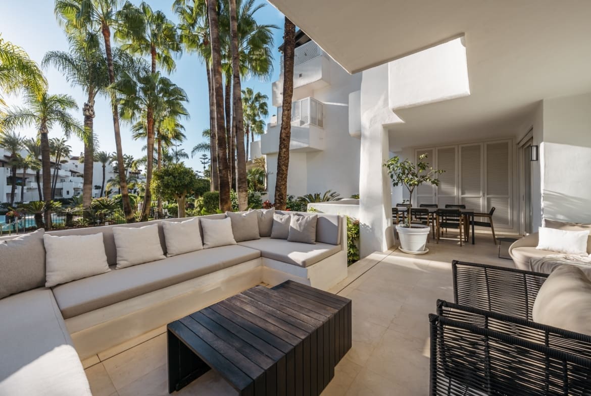 Luxury apartment Aura 7 Marbella Golden Mile terrace pool view MDR Luxury Homes