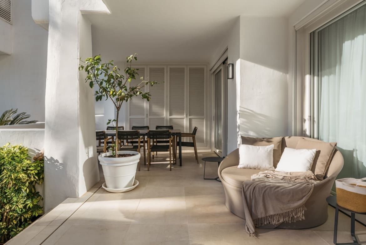 Luxury apartment Aura 7 Marbella Golden Mile terrace pool view MDR Luxury Homes