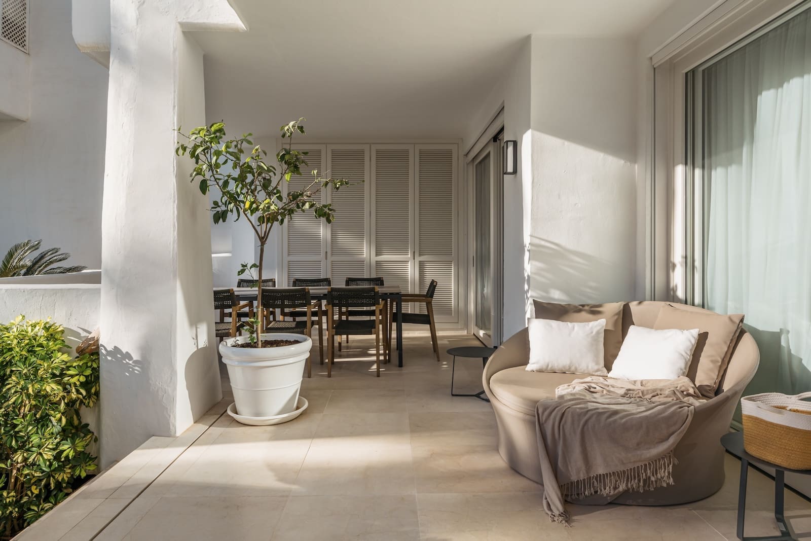 Luxury apartment Aura 7 Marbella Golden Mile terrace pool view MDR Luxury Homes