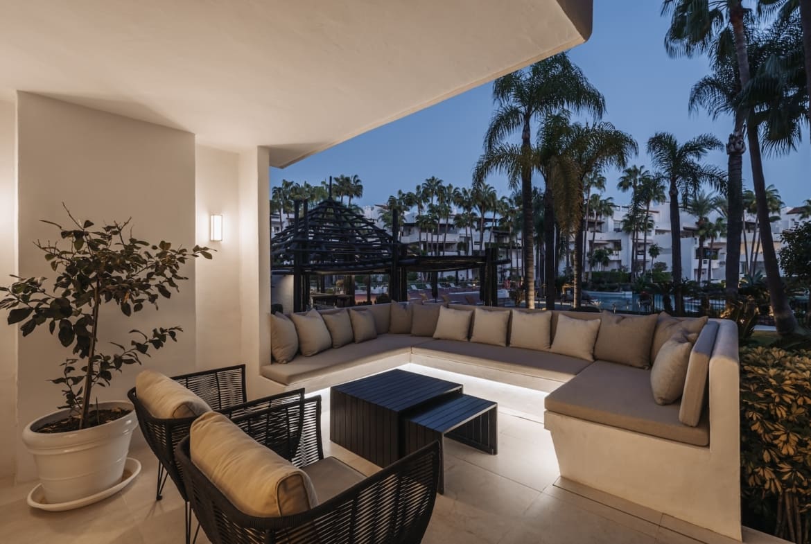Luxury apartment Aura 7 Marbella Golden Mile terrace pool view MDR Luxury Homes