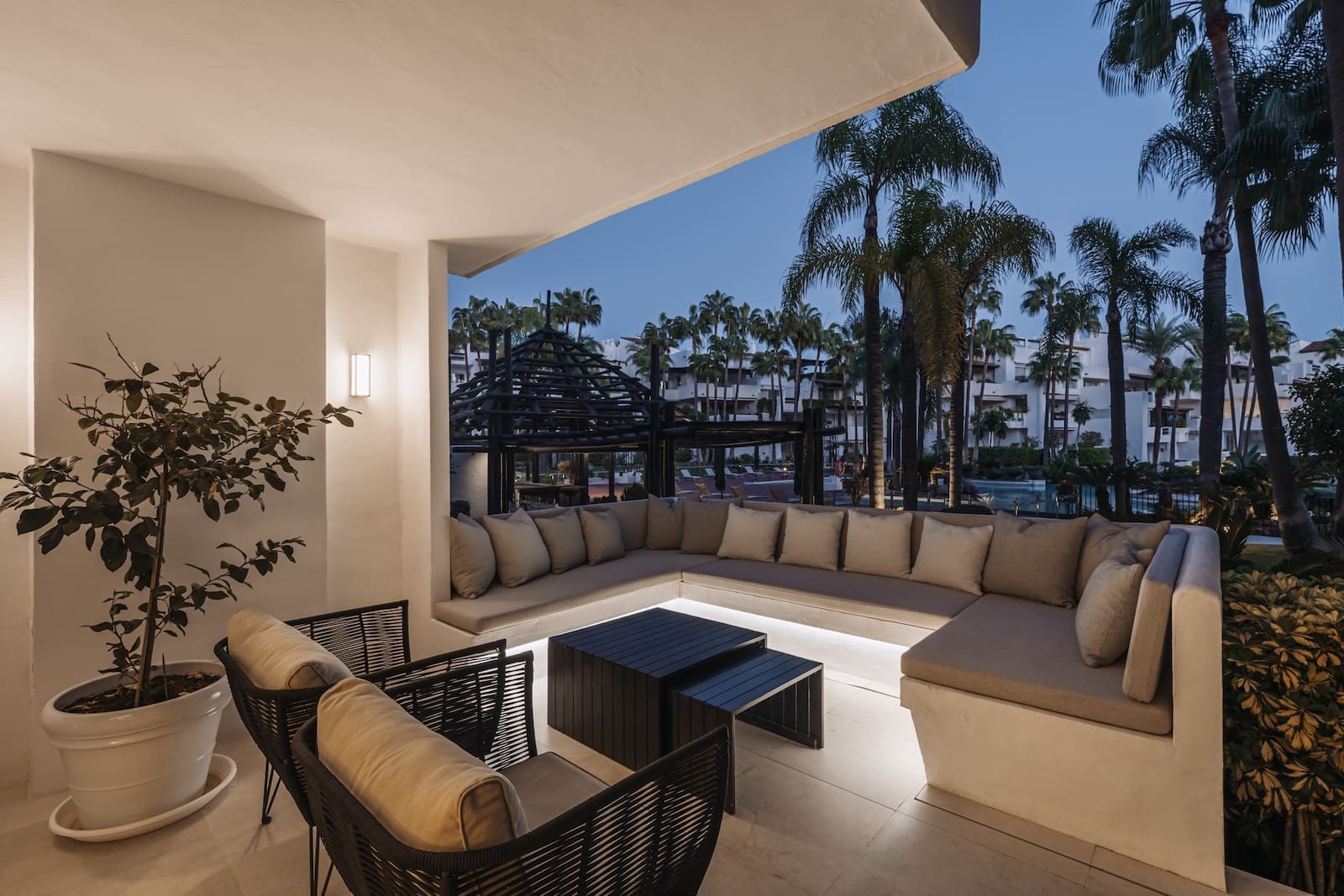Luxury apartment Aura 7 Marbella Golden Mile terrace pool view MDR Luxury Homes